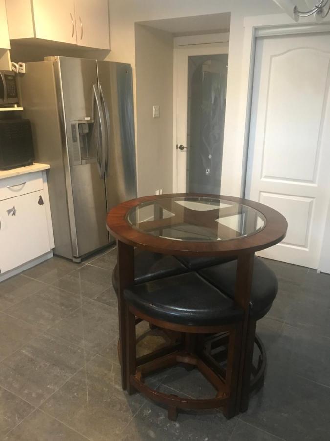 ريتشموند، كولومبيا البريطانية Spacious And Bright Large Suite With Separate Bathroom المظهر الخارجي الصورة