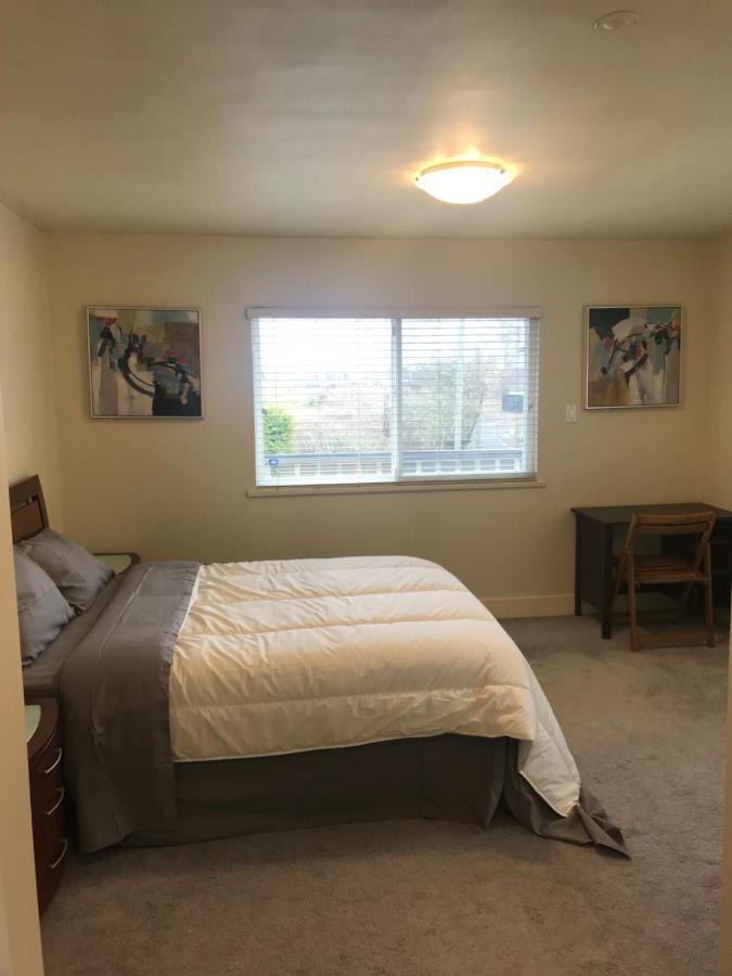 ريتشموند، كولومبيا البريطانية Spacious And Bright Large Suite With Separate Bathroom المظهر الخارجي الصورة